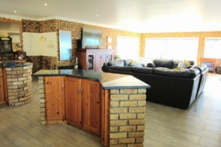 5 Bedroom Property for Sale in Winterstrand Eastern Cape